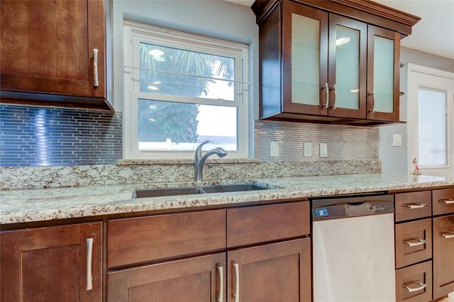 2925 W TYSON AVENUE, Tampa, FL 33611