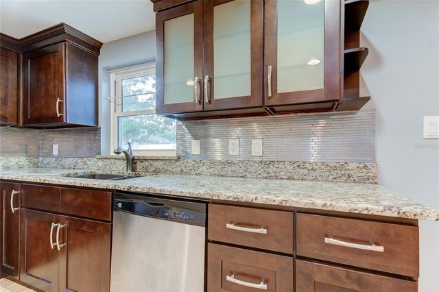 2925 W TYSON AVENUE, Tampa, FL 33611