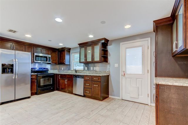 2925 W TYSON AVENUE, Tampa, FL 33611