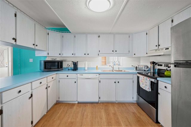 37229 SANDRA AVENUE, Zephyrhills, FL 33542