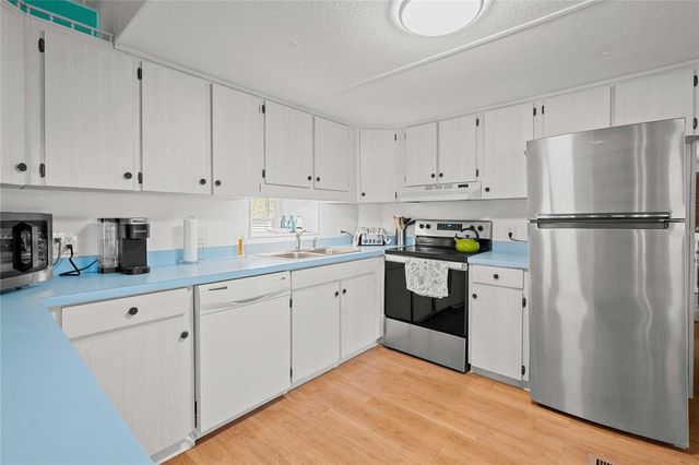 37229 SANDRA AVENUE, Zephyrhills, FL 33542