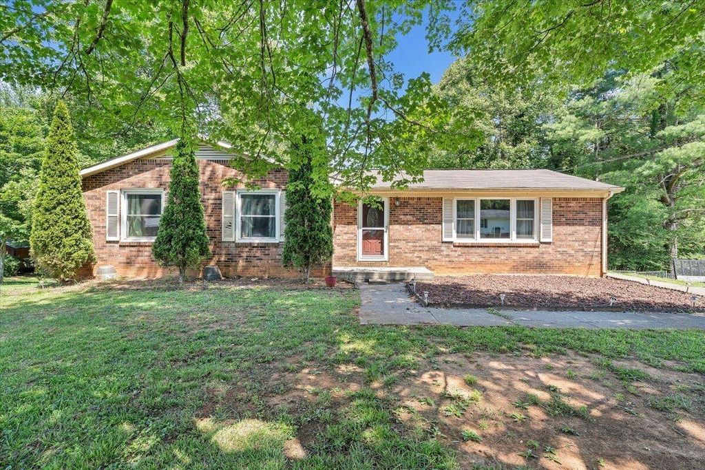 390 Rakes RD, Rocky Mount, VA 24151