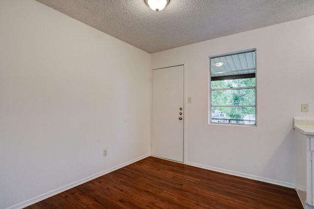 742 Martindale RD, San Marcos, TX 78666