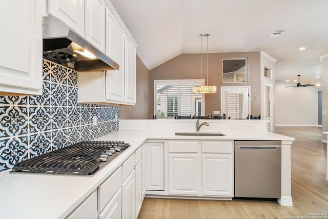 26 Fonthill, San Antonio, TX 78218