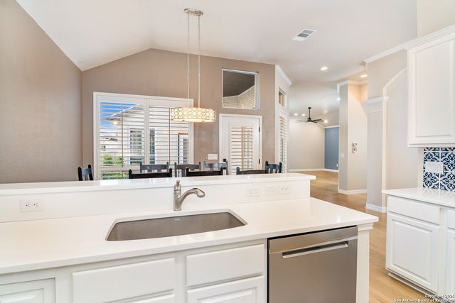 26 Fonthill, San Antonio, TX 78218