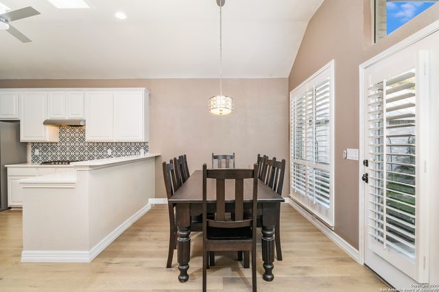 26 Fonthill, San Antonio, TX 78218