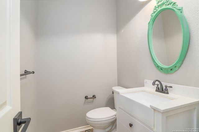 26 Fonthill, San Antonio, TX 78218