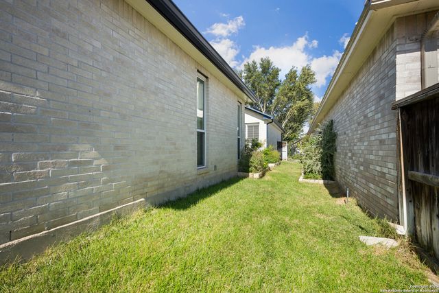 26 Fonthill, San Antonio, TX 78218