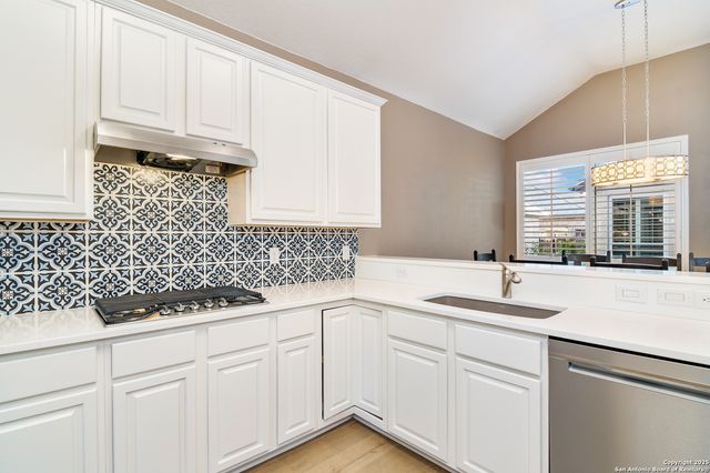 26 Fonthill, San Antonio, TX 78218