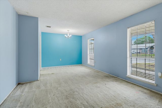 5818 Burgoyne St, San Antonio, TX 78233