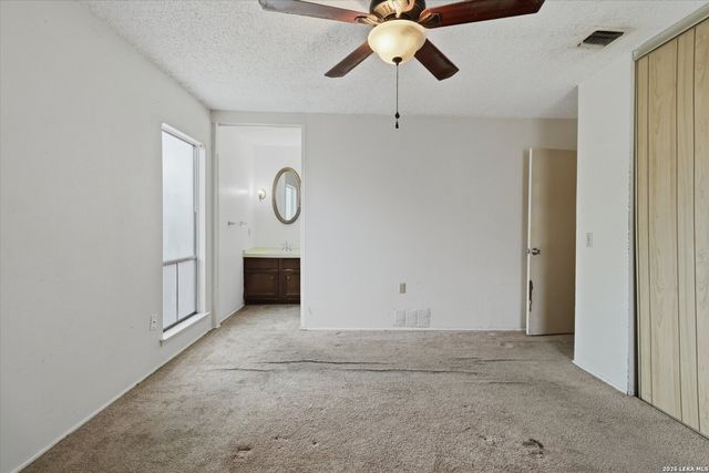 5818 Burgoyne St, San Antonio, TX 78233