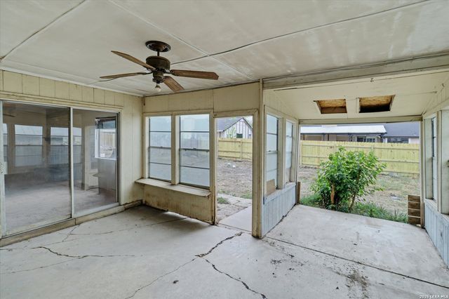 5818 Burgoyne St, San Antonio, TX 78233