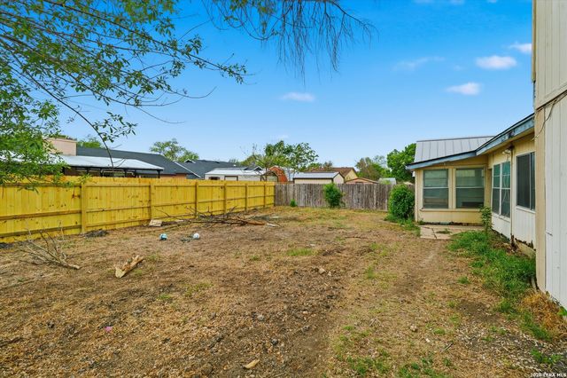 5818 Burgoyne St, San Antonio, TX 78233