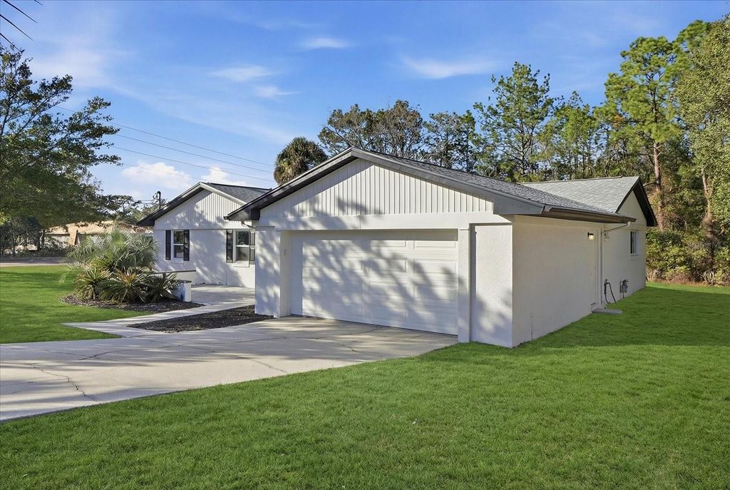 Image 4 of property listing at 2587 W CACTI COURT, Citrus Springs, FL 34434