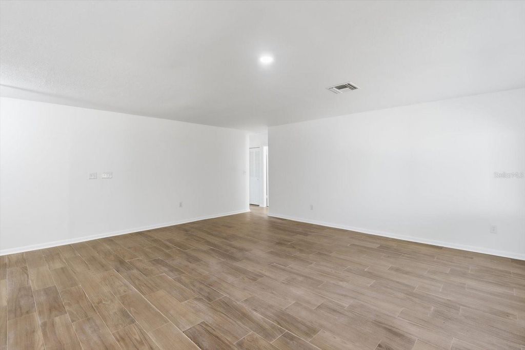 Image 9 of property listing at 2587 W CACTI COURT, Citrus Springs, FL 34434