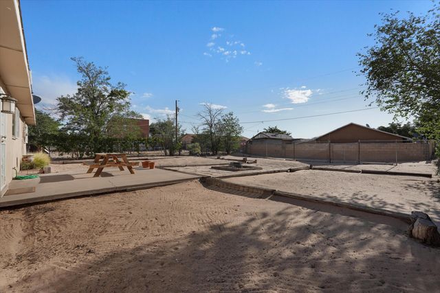 470 63rd Street NW, Albuquerque, NM 87105