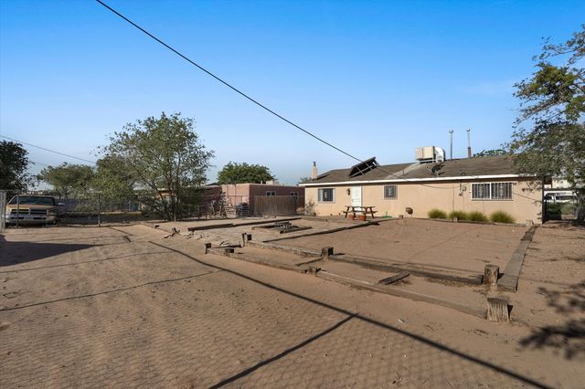 470 63rd Street NW, Albuquerque, NM 87105