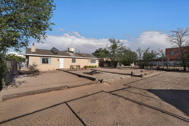 470 63rd Street NW, Albuquerque, NM 87105
