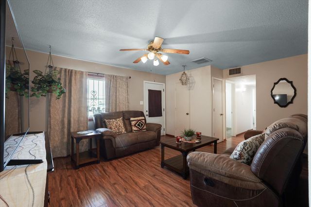 470 63rd Street NW, Albuquerque, NM 87105