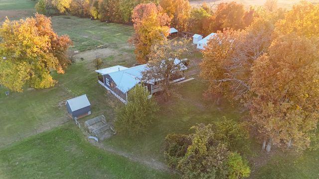 13992 Farm Road 2185, Cassville, MO 65625