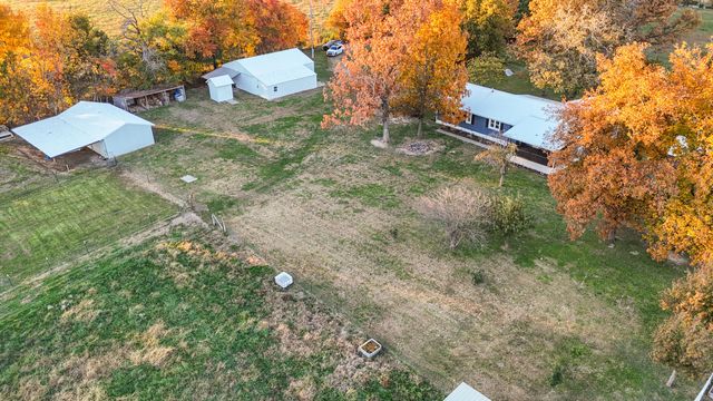 13992 Farm Road 2185, Cassville, MO 65625