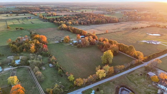 13992 Farm Road 2185, Cassville, MO 65625