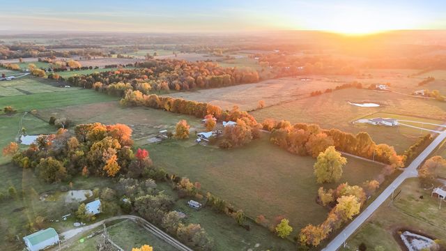 13992 Farm Road 2185, Cassville, MO 65625