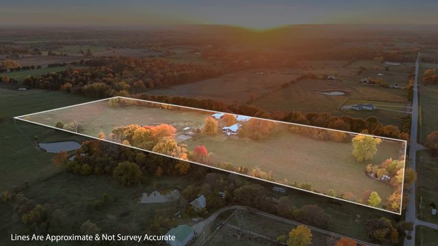 13992 Farm Road 2185, Cassville, MO 65625