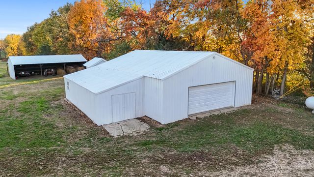 13992 Farm Road 2185, Cassville, MO 65625