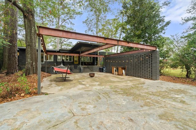 1212 Meadowood Rd., Columbia, MS 39429