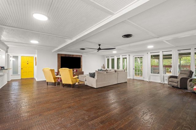 1212 Meadowood Rd., Columbia, MS 39429