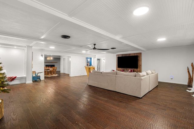 1212 Meadowood Rd., Columbia, MS 39429