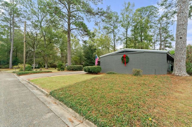 1212 Meadowood Rd., Columbia, MS 39429