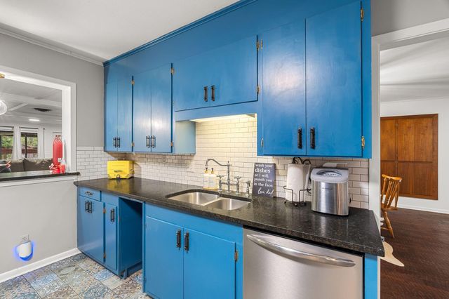 1212 Meadowood Rd., Columbia, MS 39429