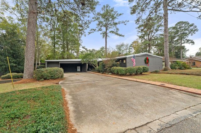 1212 Meadowood Rd., Columbia, MS 39429