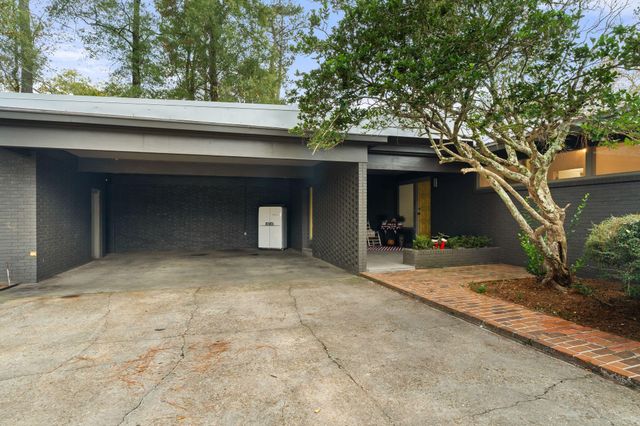 1212 Meadowood Rd., Columbia, MS 39429