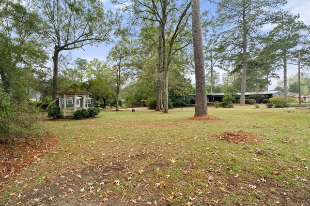 1212 Meadowood Rd., Columbia, MS 39429