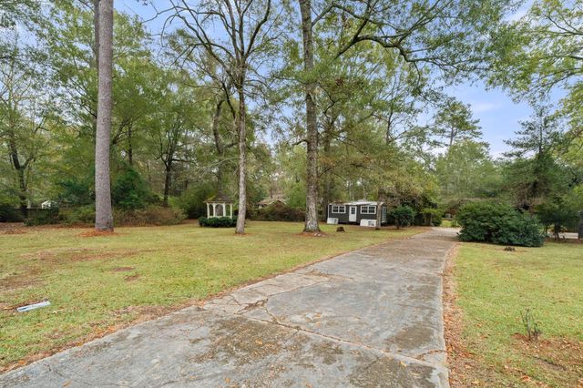 1212 Meadowood Rd., Columbia, MS 39429