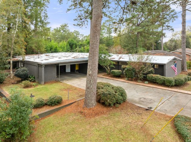 1212 Meadowood Rd., Columbia, MS 39429