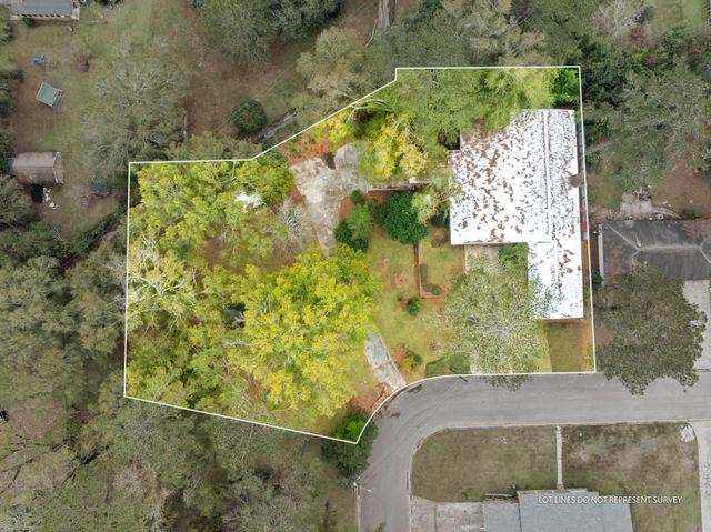 1212 Meadowood Rd., Columbia, MS 39429