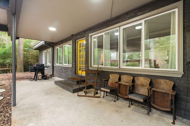 1212 Meadowood Rd., Columbia, MS 39429