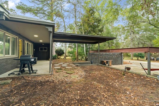 1212 Meadowood Rd., Columbia, MS 39429