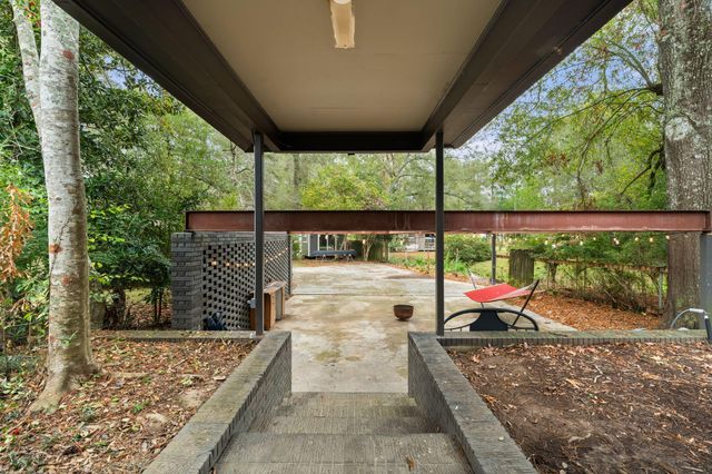 1212 Meadowood Rd., Columbia, MS 39429