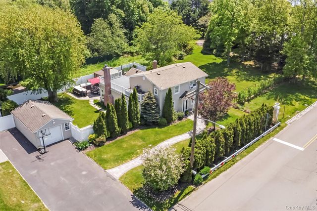 427 Vanderbilt Boulevard, Oakdale, NY 11769