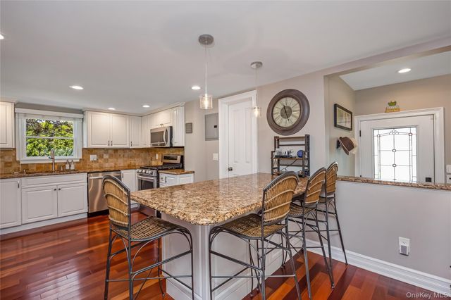 427 Vanderbilt Boulevard, Oakdale, NY 11769