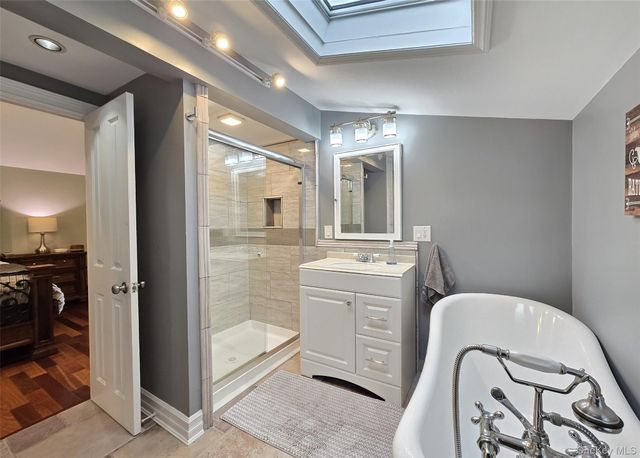 427 Vanderbilt Boulevard, Oakdale, NY 11769