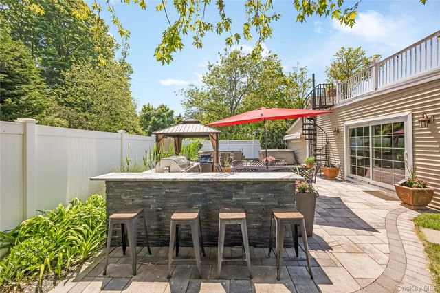 427 Vanderbilt Boulevard, Oakdale, NY 11769