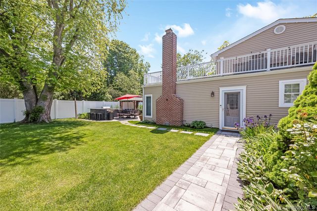 427 Vanderbilt Boulevard, Oakdale, NY 11769