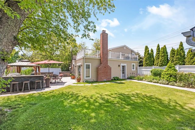 427 Vanderbilt Boulevard, Oakdale, NY 11769