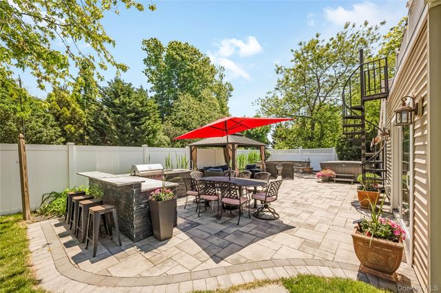 427 Vanderbilt Boulevard, Oakdale, NY 11769